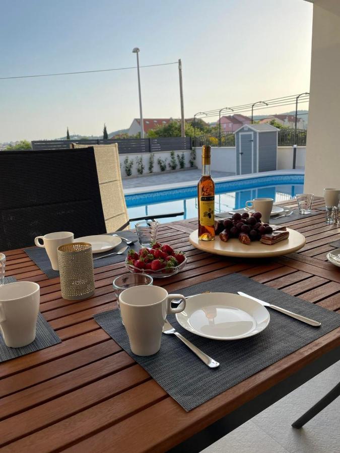 Villa Marena S Bazenom, Vodice Buitenkant foto